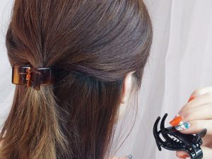 Làm sạch kẹp tóc càng cua