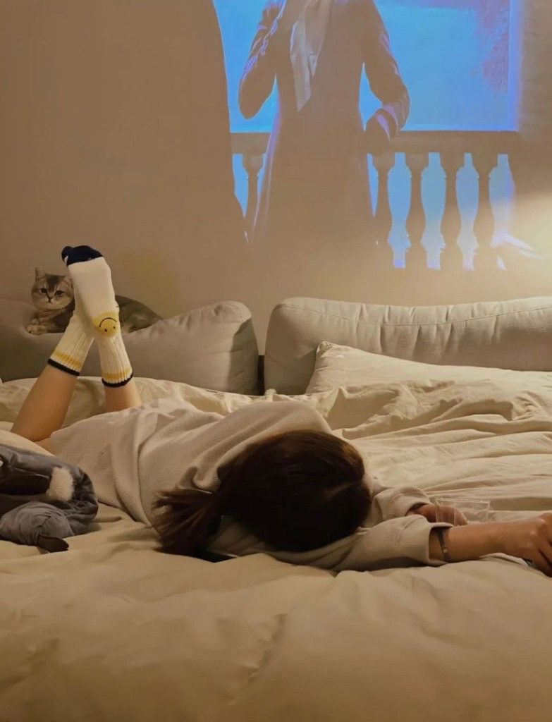 đeo tất đi ngủ có tốt không